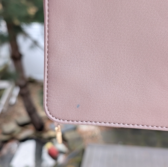 Elizabeth And James Beige Pouch (EUC) - Picture 2 of 11